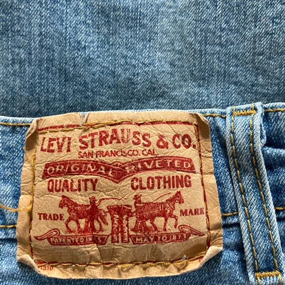 Levi's Denim - Levi’s women’s 550 relaxed fit tapered leg jeans, size 10 short